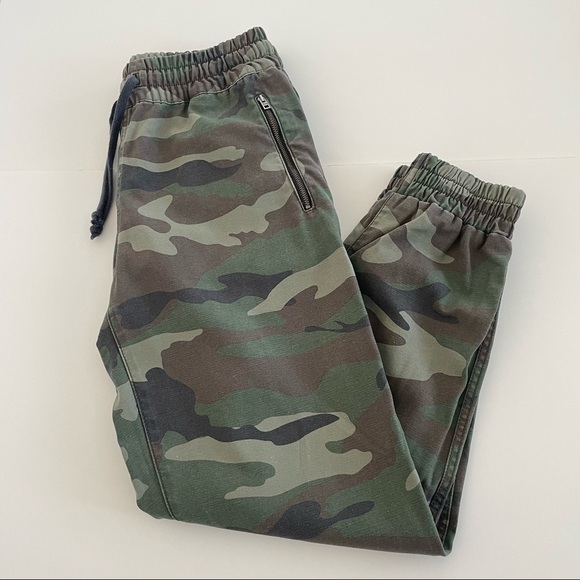 ⭐️HP⭐️ Aritzia TNA Alix Camouflage Joggers Pant - Picture 6 of 11